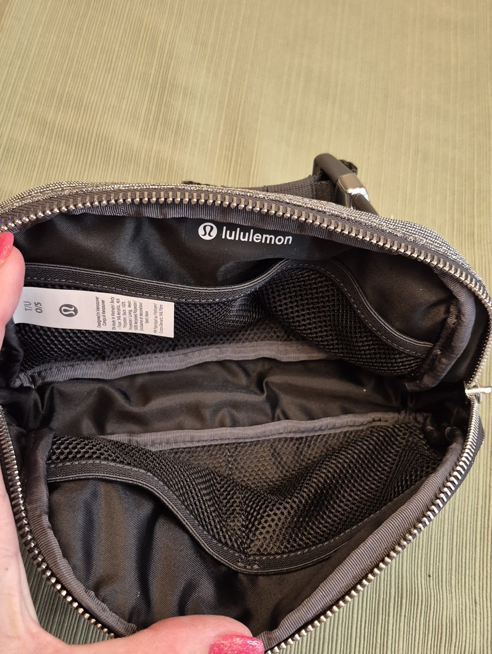 Lululemon Glitter Everywhere Belt Bag 1L Dark Silver Graphite Gray - Picture 8 of 9